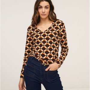 camiseta con cuello en v- marrón